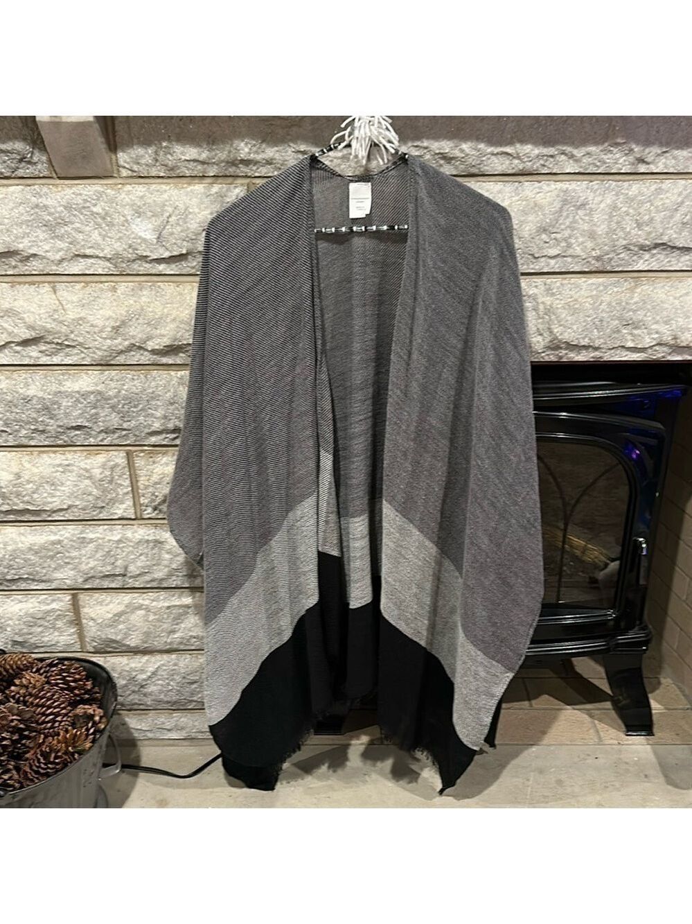 CJ Banks cape gray black one size